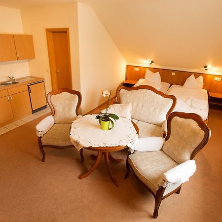 Weinbau & Pension "8Zeilen" Golk Extérieur photo
